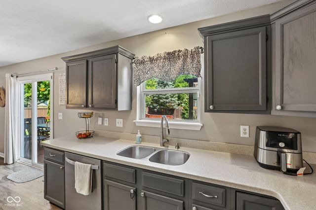 12552 Geist Cove Drive, Indianapolis, IN 46236
