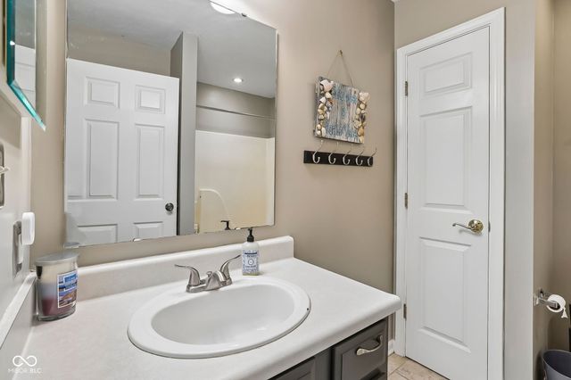 12552 Geist Cove Drive, Indianapolis, IN 46236