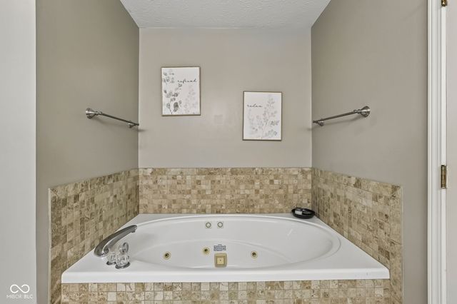 12552 Geist Cove Drive, Indianapolis, IN 46236