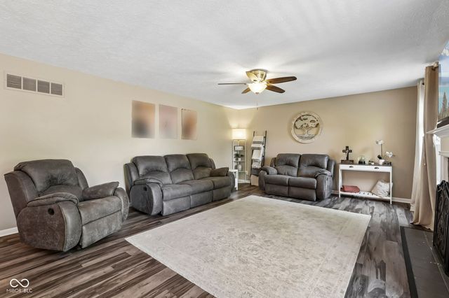 12552 Geist Cove Drive, Indianapolis, IN 46236
