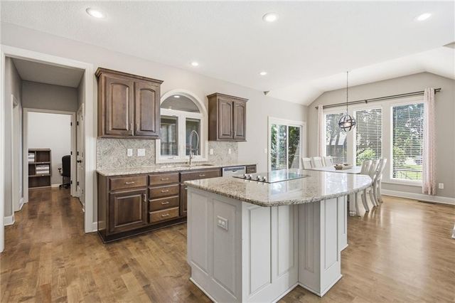15401 W 165th Street, Olathe, KS 66062