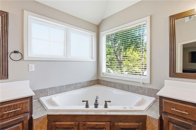 15401 W 165th Street, Olathe, KS 66062