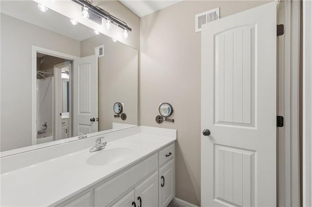 15401 W 165th Street, Olathe, KS 66062