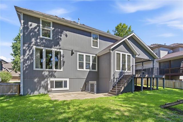 15401 W 165th Street, Olathe, KS 66062