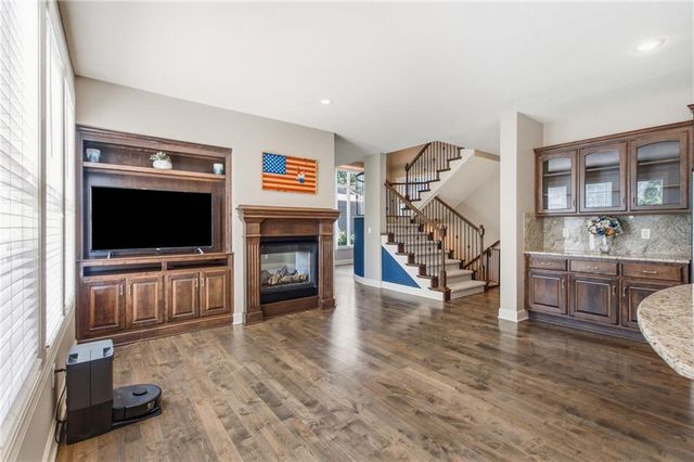 15401 W 165th Street, Olathe, KS 66062
