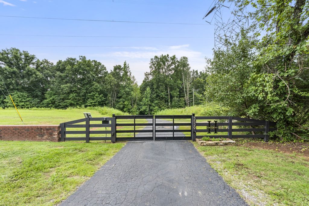 3529 Southwark Dr, Springfield, TN 37172