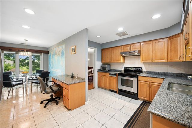 3741 Mission Hills Road 201, Northbrook, IL 60062