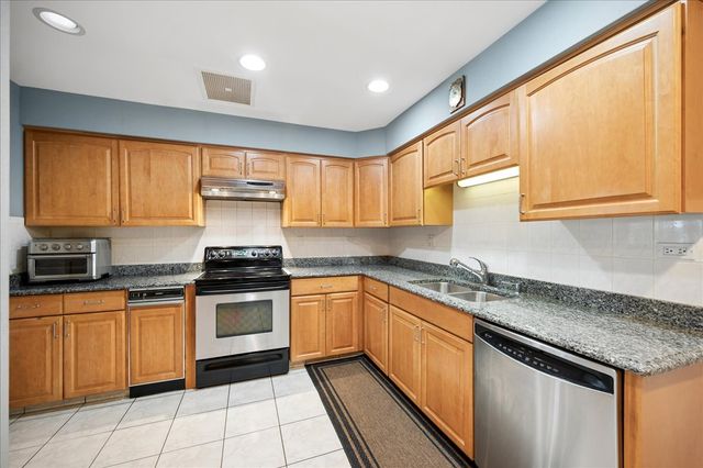 3741 Mission Hills Road 201, Northbrook, IL 60062
