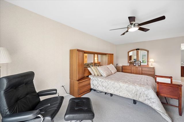 3741 Mission Hills Road 201, Northbrook, IL 60062