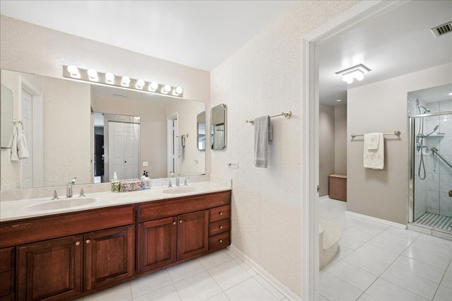 3741 Mission Hills Road 201, Northbrook, IL 60062