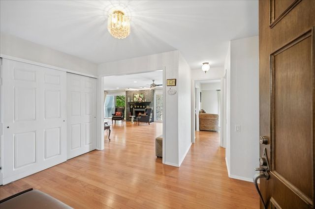 3741 Mission Hills Road 201, Northbrook, IL 60062