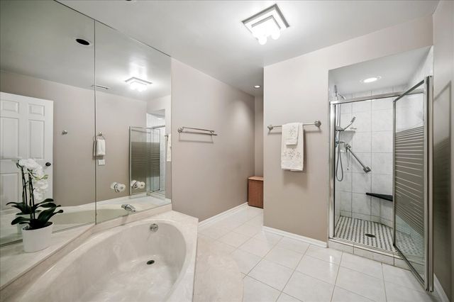 3741 Mission Hills Road 201, Northbrook, IL 60062