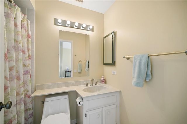 3741 Mission Hills Road 201, Northbrook, IL 60062