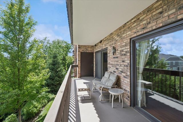 3741 Mission Hills Road 201, Northbrook, IL 60062