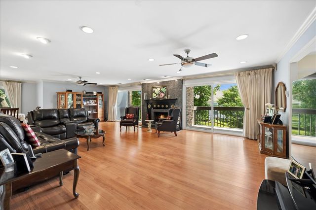 3741 Mission Hills Road 201, Northbrook, IL 60062