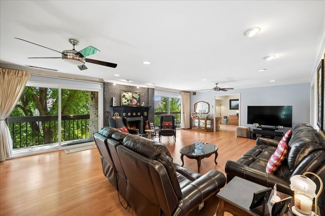 3741 Mission Hills Road 201, Northbrook, IL 60062