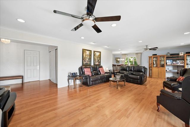 3741 Mission Hills Road 201, Northbrook, IL 60062