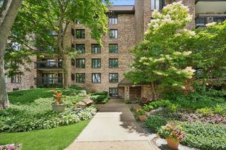 3741 Mission Hills Road 201, Northbrook, IL 60062