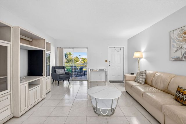 94 Stratford G, West Palm Beach, FL 33417