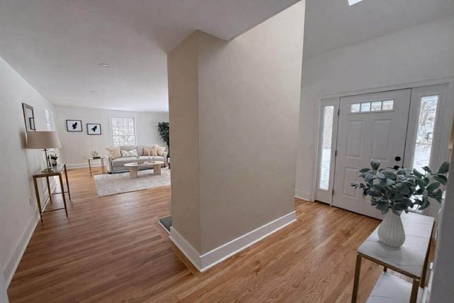 576 Grove St, Framingham, MA 01701