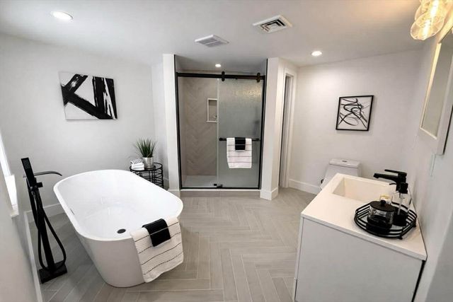 576 Grove St, Framingham, MA 01701