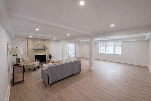 576 Grove St, Framingham, MA 01701