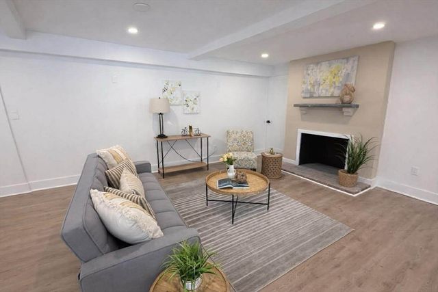 576 Grove St, Framingham, MA 01701