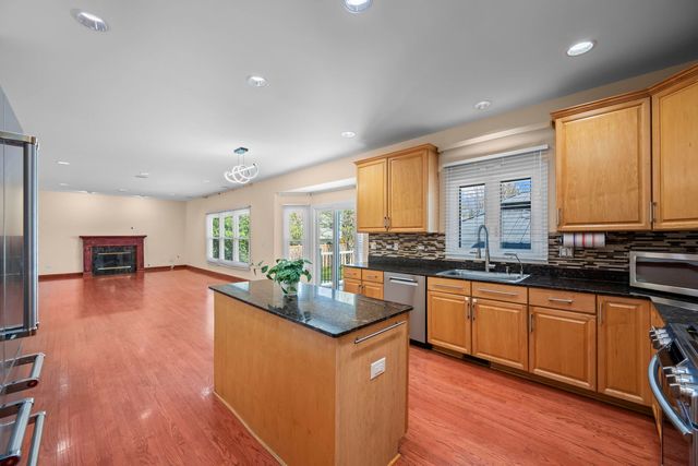 155 Lilac Lane, Wheeling, IL 60090