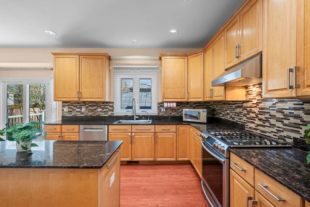 155 Lilac Lane, Wheeling, IL 60090