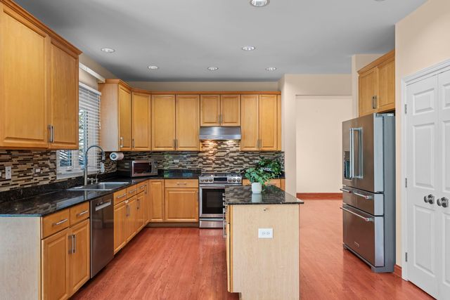 155 Lilac Lane, Wheeling, IL 60090