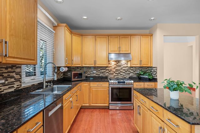 155 Lilac Lane, Wheeling, IL 60090