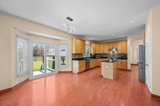 155 Lilac Lane, Wheeling, IL 60090