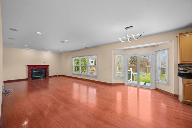 155 Lilac Lane, Wheeling, IL 60090