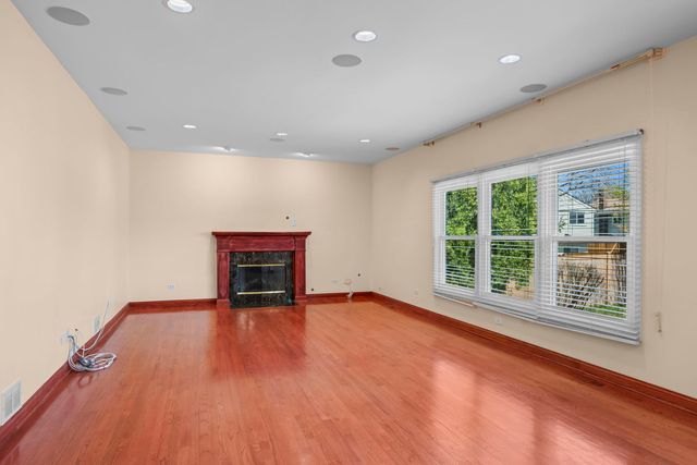 155 Lilac Lane, Wheeling, IL 60090