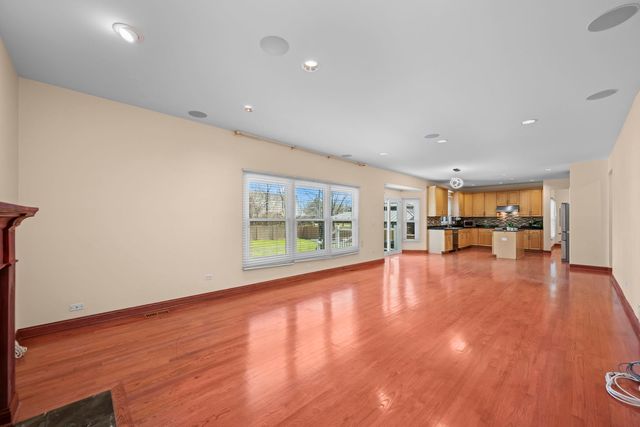 155 Lilac Lane, Wheeling, IL 60090