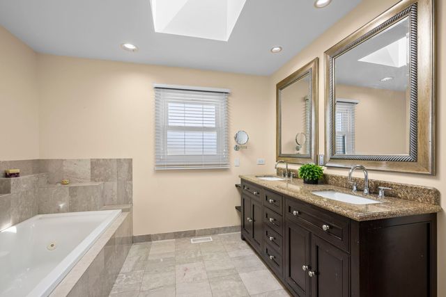 155 Lilac Lane, Wheeling, IL 60090