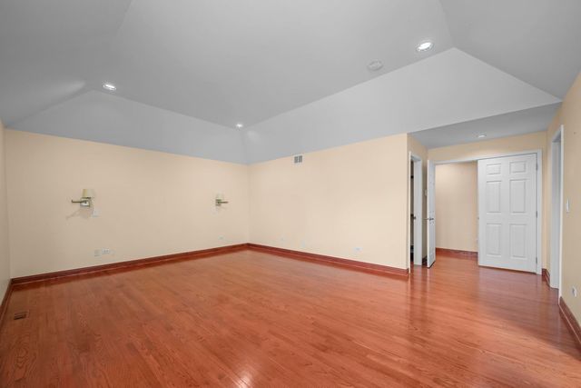 155 Lilac Lane, Wheeling, IL 60090