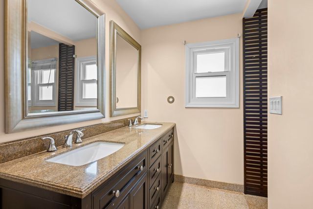 155 Lilac Lane, Wheeling, IL 60090