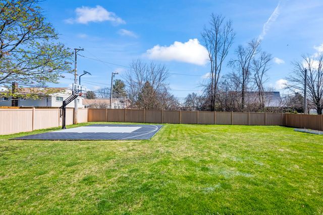 155 Lilac Lane, Wheeling, IL 60090