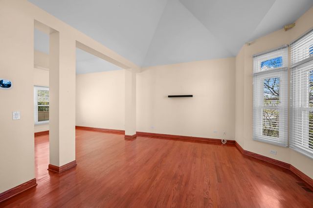 155 Lilac Lane, Wheeling, IL 60090