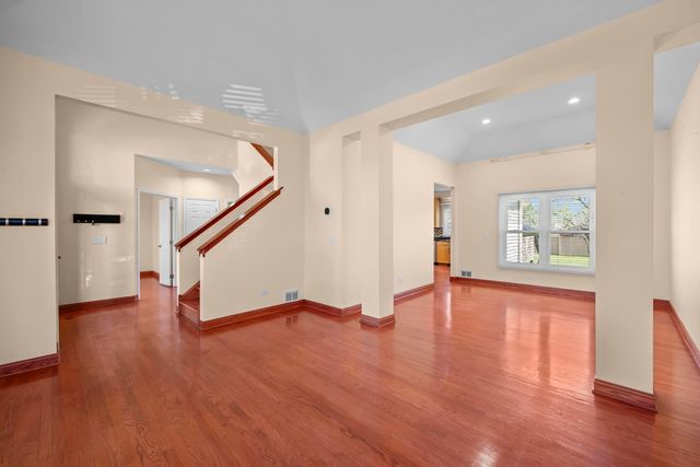 155 Lilac Lane, Wheeling, IL 60090