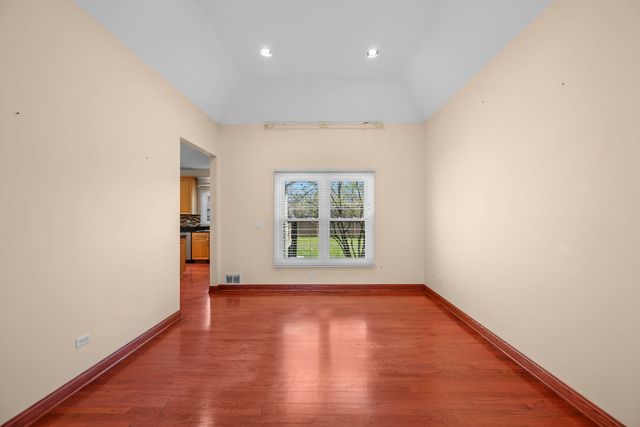 155 Lilac Lane, Wheeling, IL 60090