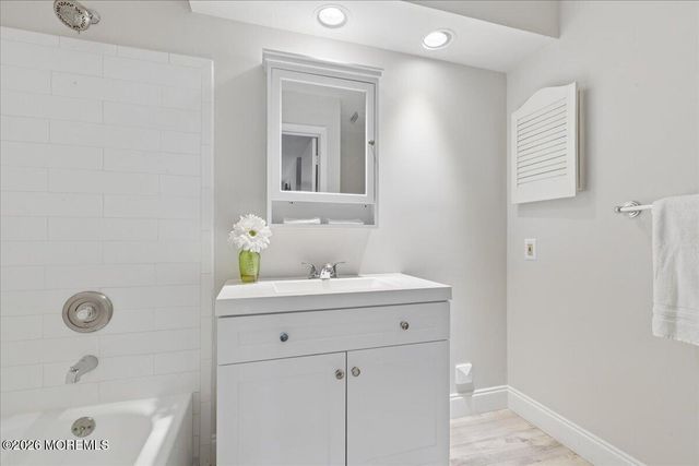 437 Hampton Court 12-1, Manalapan, NJ 07726