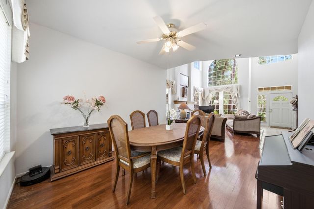 96 E Lakeridge Drive, The Woodlands, TX 77381