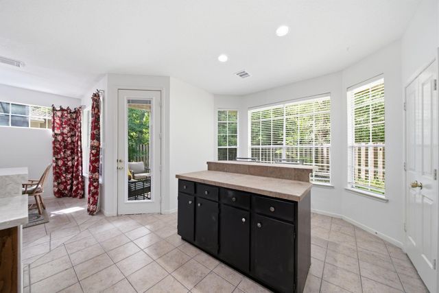 96 E Lakeridge Drive, The Woodlands, TX 77381