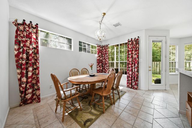96 E Lakeridge Drive, The Woodlands, TX 77381