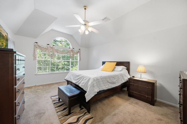 96 E Lakeridge Drive, The Woodlands, TX 77381