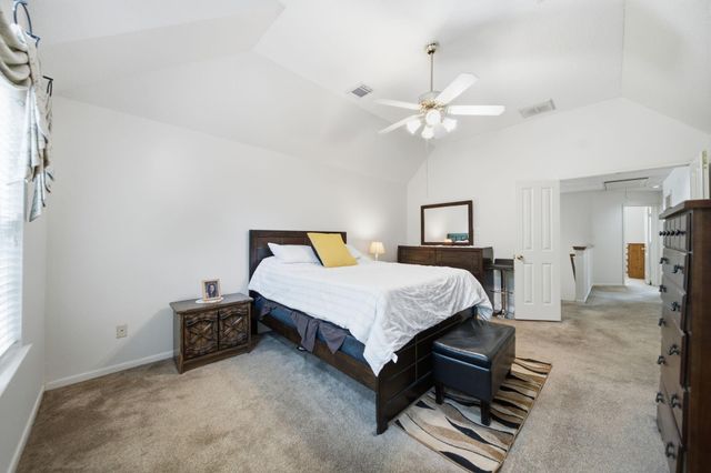 96 E Lakeridge Drive, The Woodlands, TX 77381