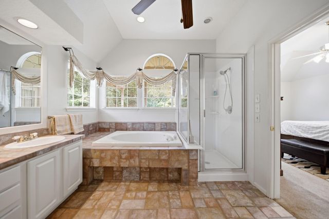 96 E Lakeridge Drive, The Woodlands, TX 77381