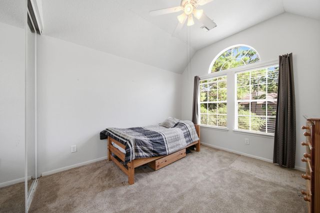 96 E Lakeridge Drive, The Woodlands, TX 77381